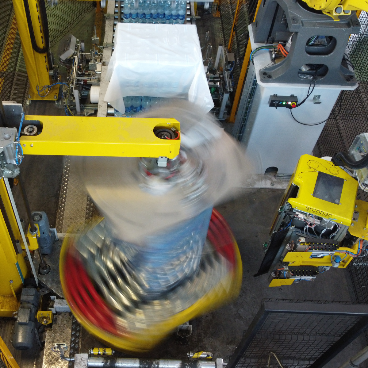 braccio robotico per fasciatura di carichi palettizzati