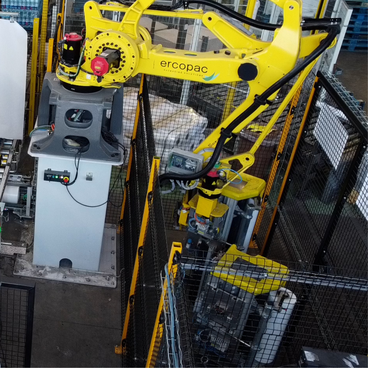 braccio robotico per fasciatura di carichi palettizzati