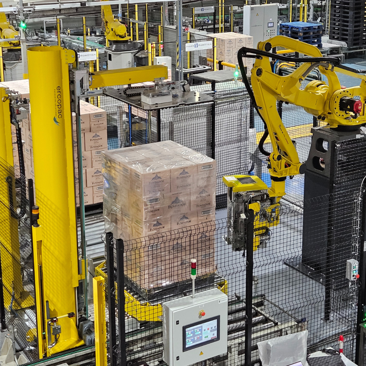 braccio robotico per fasciatura carichi palettizzati