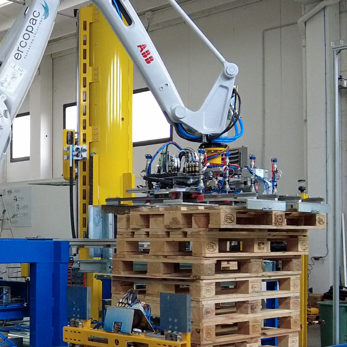 robot ABB per controllo palette vuote