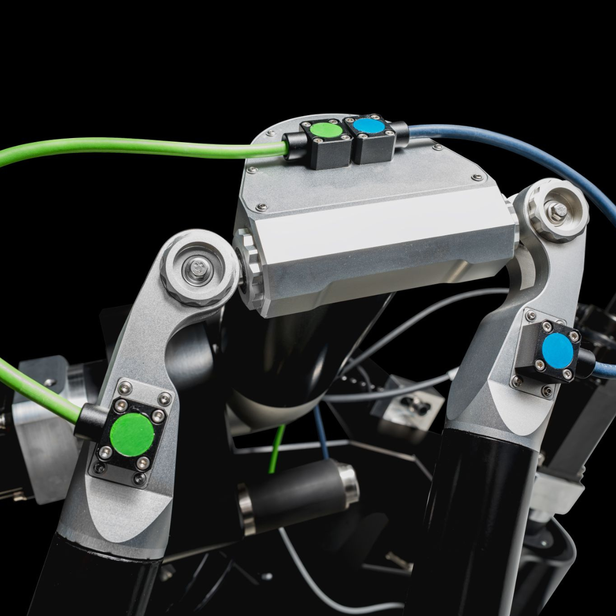 dettaglio sulle connessioni elettriche e pneumatiche del braccio robotico delta realizzato da ercopac e zodiac